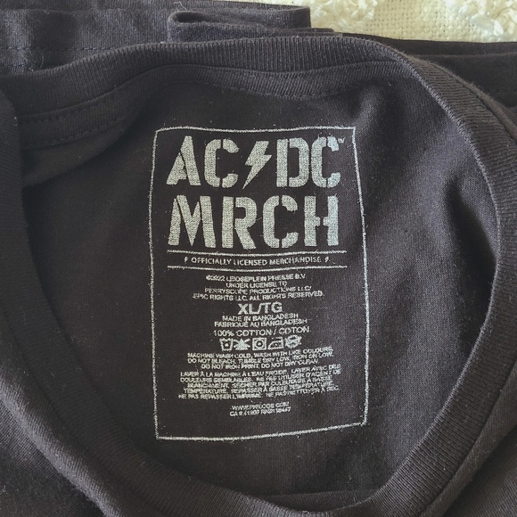 AC⚡️DC - Official Band T - Picture 9 of 9